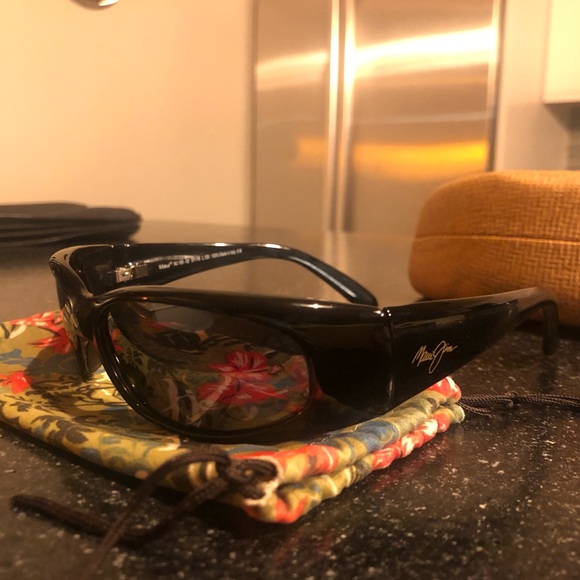 Maui Jim polarized sunglasses w/ soft & hard cases main image 10